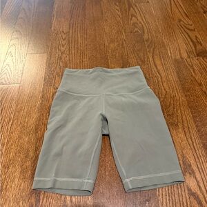 Lululemon Wunder Under 6” short